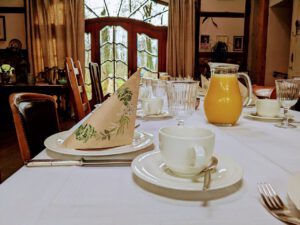 O Saft auf dem Tisch